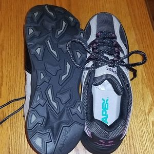 Women athletic shoes size 7 wide